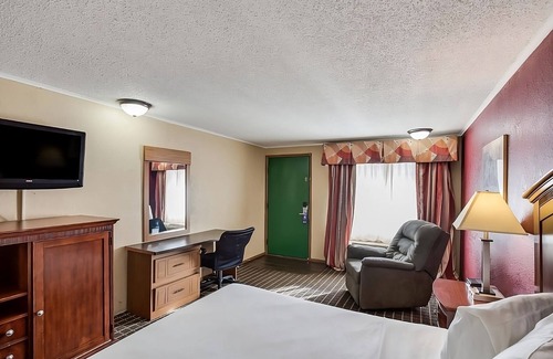Summit Hotel | Budget-friendly Accommodation at Knights Inn Ashland! Onsite Pool, Free Parking!