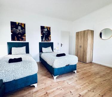 Meidling Apartment | Budget-Friendly House with Patio & Garden for 34P