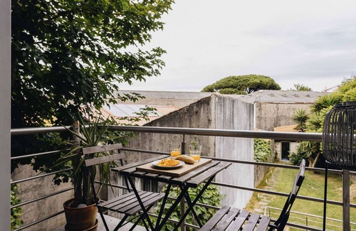 Uniao de Freguesias do Centro Apartment | Budget-Friendly Studio w/Balcony in Rosario