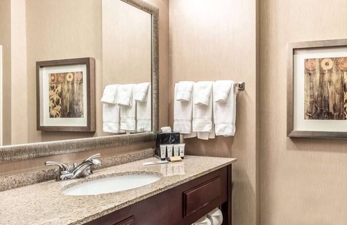Mineral Wells Hotel | Budget Getaway at Red Lion Inn & Suites Mineral Wells! FREE Breakfast!