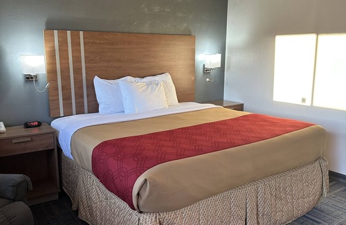 Tad Hotel | Budget Host Inn Charleston