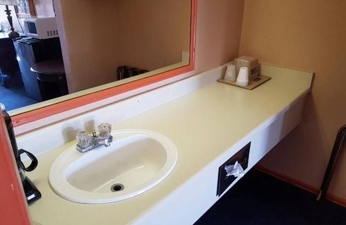 Eastland Hotel | Budget Host Inn Eastland
