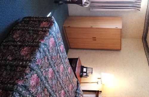 Bedford Hotel | Budget Host Midway Inn