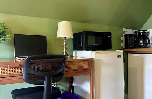 West Orange Apartment | ⭐️Budget Luxe Private Suite, PARKING, 30minsNYC, Hypoallergenic Toiletries⭐️