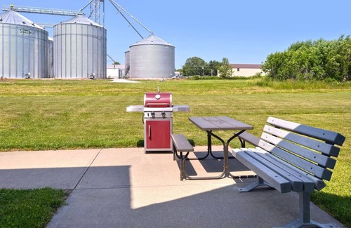 Maryville House | Budget-Minded Traveler's Dream: Comfortable Room with Breakfast Included