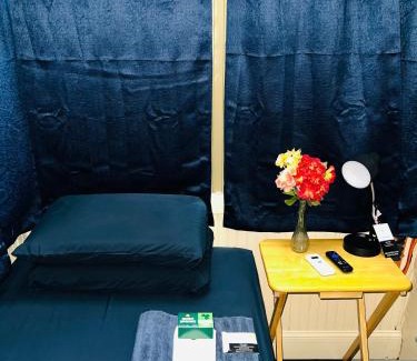Hartford House | Budget Room Minutes From Downtown