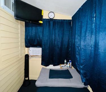 Hartford House | Budget Room Minutes From Downtown