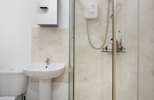 Archway Apartment | Budget Twin Studio Near Archway | Great Location