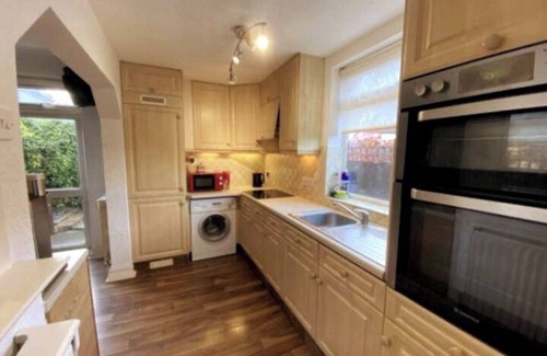 Holbrooks House | Budgeted Shared Residence near Coventry Building Society (CBS) Ricoh Arena & M6