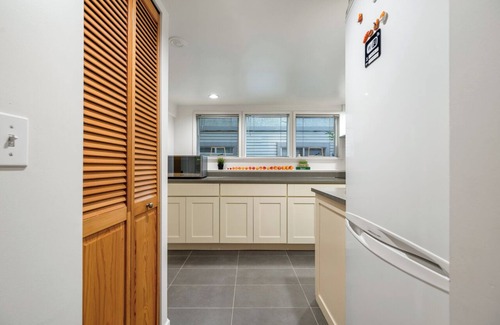 West Side House | BudgetWise Basement near Airport, UBC, Downtown in Vancouver