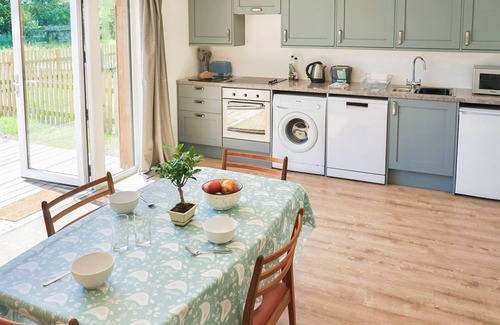 Clynnogfawr Cottage | Bueno is a ground floor cottage, ideally located to explore what this part of Wales has to offer.
