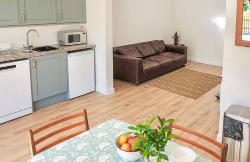 Clynnogfawr Cottage | Bueno is a ground floor cottage, ideally located to explore what this part of Wales has to offer.
