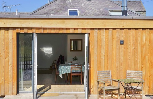 Clynnogfawr Cottage | Bueno is a ground floor cottage, ideally located to explore what this part of Wales has to offer.