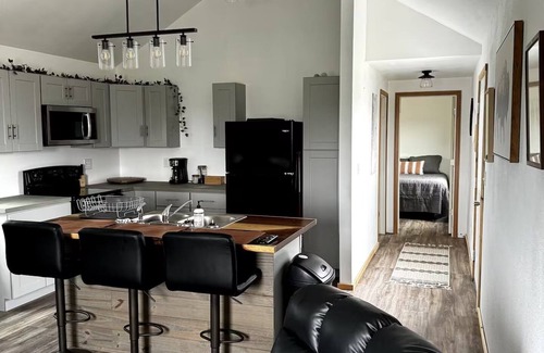Blackfeet Indian Reservation House | Buffalo Loft- 1-bedroom house with WiFi, AC, located near Glacier National Park