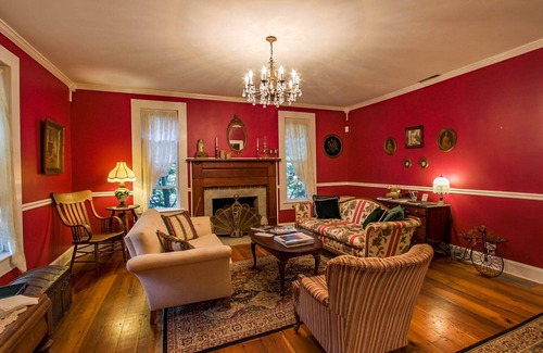 West Jefferson House | Buffalo Tavern Bed and Breakfast, Madam's Room