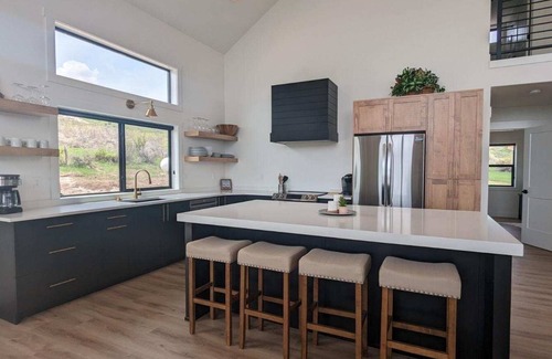 Fish Haven House | Built 2023!180-degree lake views, huge deck, 6+ acres, fiber, ping pong!