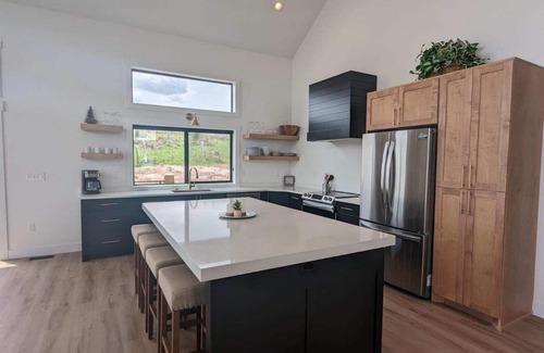 Fish Haven House | Built 2023!180-degree lake views, huge deck, 6+ acres, fiber, ping pong!