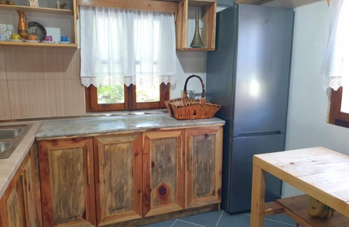 Albania House | Bujtina Peshtan Guesthouse&Camping