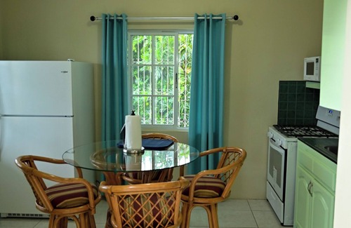 Whitehouse Villa | Buki Ocean View- δύο, 5 B/R, Sleeps 12, with Chef