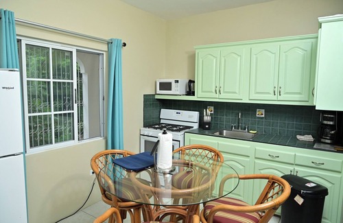 Whitehouse Villa | Buki Ocean View- δύο, 5 B/R, Sleeps 12, with Chef