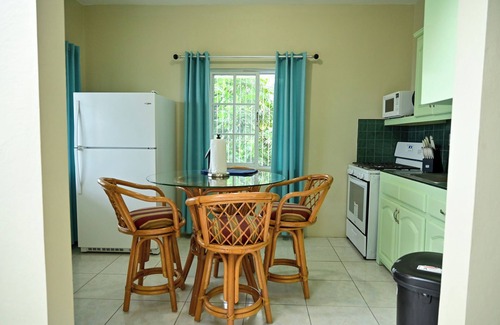 Whitehouse Villa | Buki Ocean View- δύο, 5 B/R, Sleeps 12, with Chef