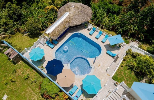 Whitehouse Villa | Buki Ocean View- ένας 2 B/R, Sleeps 6, with Chef