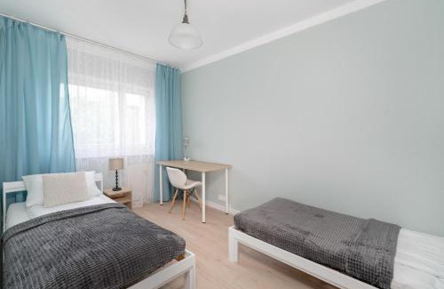 Grunwald Apartment | Bukowska Elegancki Apartament z 1 Sypialnią i Biurkiem by Noclegi Renters