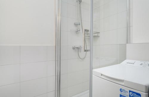 Grunwald Apartment | Bukowska Elegancki Apartament z 1 Sypialnią i Biurkiem by Noclegi Renters