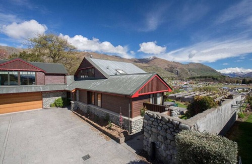 Wanaka House | Bullock Creek Chalet · Lake & mountain views