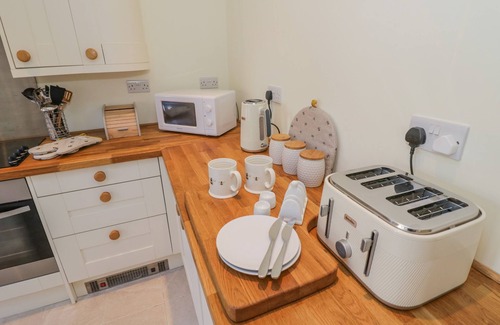 Sibford Gower Cottage | BUMBLE COTTAGE, family friendly, with open fire in Tysoe