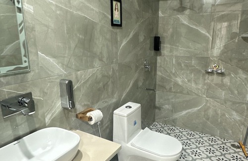 Jaipur Apartment | Bumblebee 4 individual bedroom apartment in enchanting Jaipur with WiFi, AC