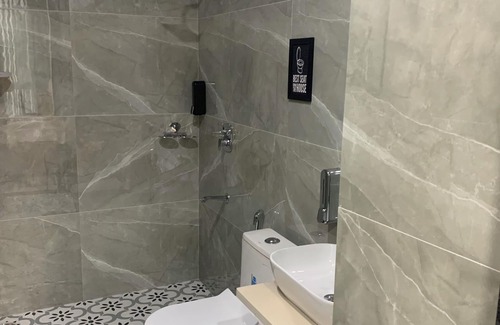 Jaipur Apartment | Bumblebee 4 individual bedroom apartment in enchanting Jaipur with WiFi, AC