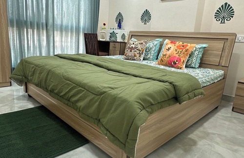 Jaipur Apartment | Bumblebee 4 individual bedroom apartment in enchanting Jaipur with WiFi, AC