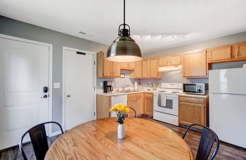 Hamilton House | Bump Set Slam Dunk @ SpookyNook - Sports Inspired Townhome - 1 Min Walk to Venue
