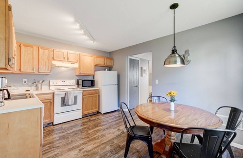 Hamilton House | Bump Set Slam Dunk @ SpookyNook - Sports Inspired Townhome - 1 Min Walk to Venue