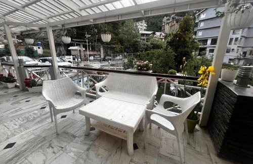 Ramanuj Ganj Hotel | Bumraha Stays