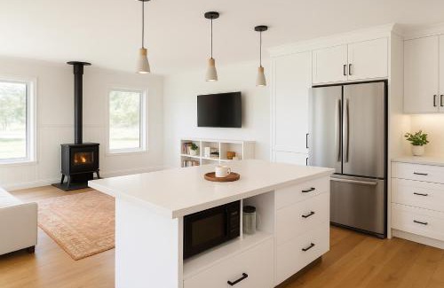 Bundalong House | Bundalong River Retreat & Poolside Bliss