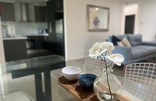 Bundaberg South House | Bundy’s Best! Modern Luxury in the heart of town.