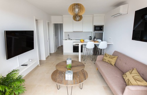 Sonnenland House | BUNGALOW WITH WONDERFUL VIEWS AND LARGE TERRACE