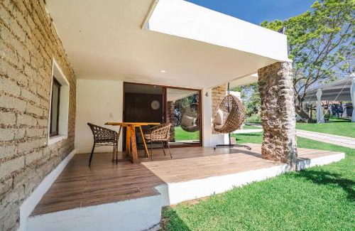 Cajititlan House | Bungalo with pool and lake view in Cajititlan