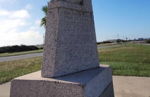 Port Lavaca House | Bungalow 5 minutes from beach and fishing!
