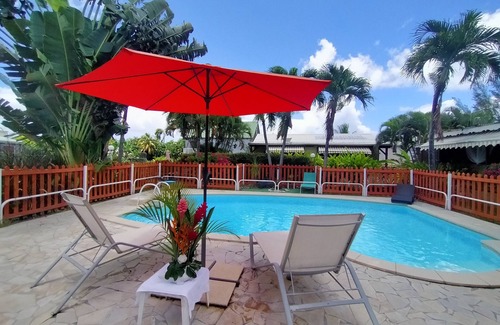 Sainte-Rose House | Bungalow Agathe Pour les Amoureux à 2 Minutes de la Plage, au Bord de la Piscine