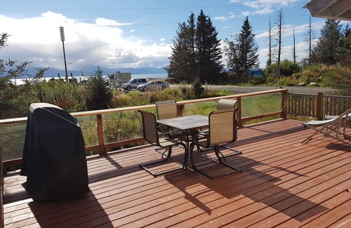 Homer House | Bungalow by Bishop's Beach! Great Beach access, Wonderful View, Family Friendly
