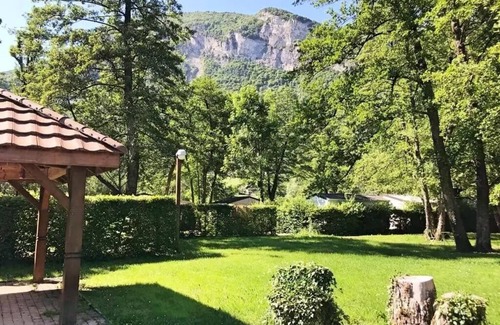 Culoz House | Bungalow Canvas - ohne Sanitäranlagen. 1 Schlafzimmer Doppelbett, 1 Schlafzimmer 3 Betten (1 Etagen) 5 Personen