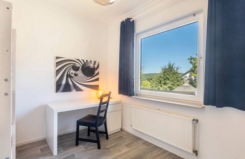 Niedenstein House | Bungalow 'Die Kugel' with Private Terrace, Shared Garden and Wi-Fi