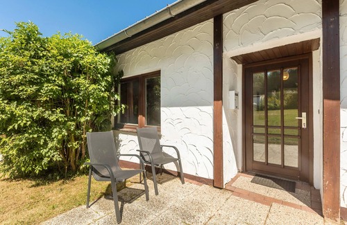 Niedenstein House | Bungalow 'Elefant' with Shared Terrace, Shared Garden and Wi-Fi