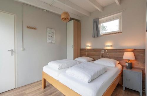 Sint Maartenszee House | Bungalow in Sint Maartenszee near Beach
