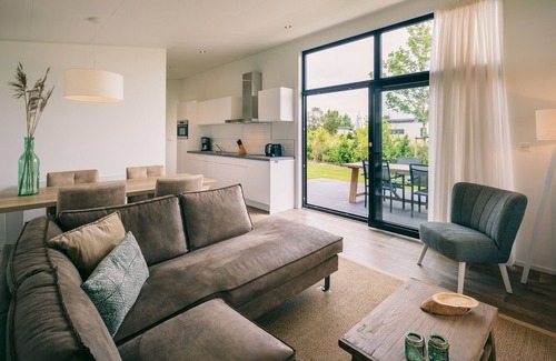 Herkingen House | Bungalow in Ouddorp with Nature Reserve Views