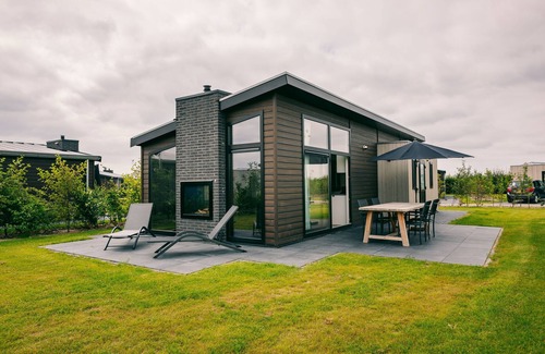 Herkingen House | Bungalow in Ouddorp with Nature Reserve Views