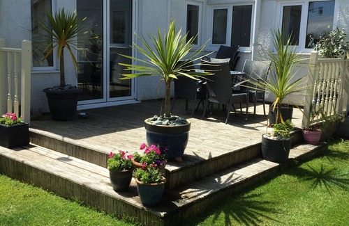 Caergeiliog House | Bungalow in Trearddur Bay, 4 min drive from beach & with open countryside views,